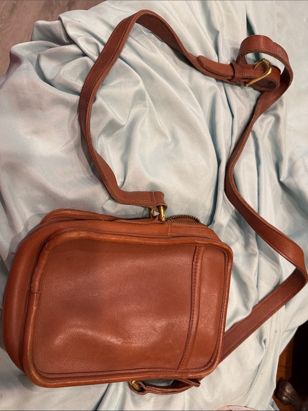 Authentic vintage women’s Coach LEATHER crossbody purse